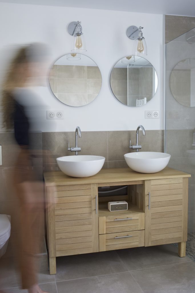 meuble salle de bain bas chêne tikamoon vasque à poser, miroir rond